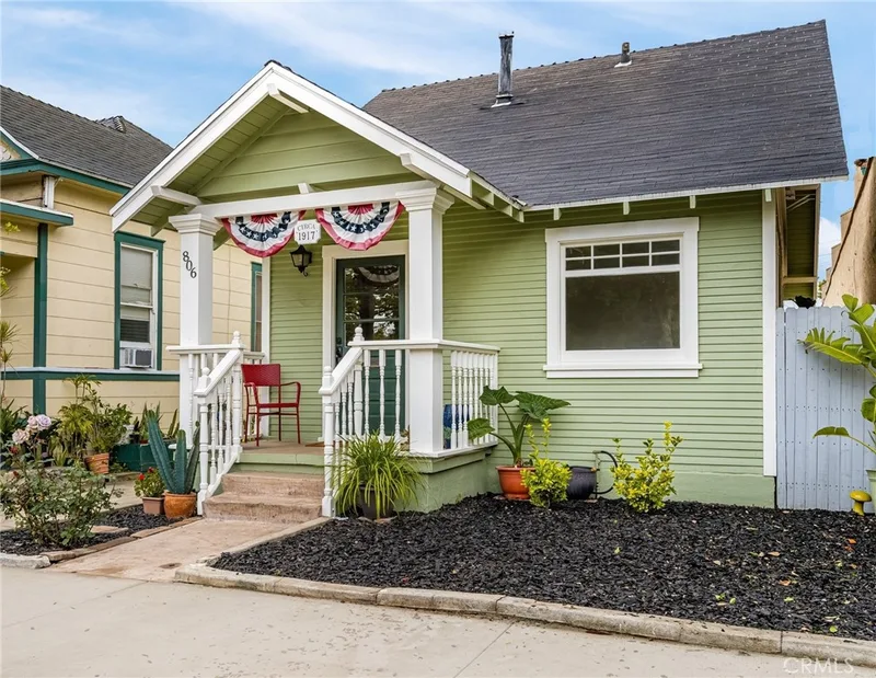 806 N Minter Street, Santa Ana, CA 92701