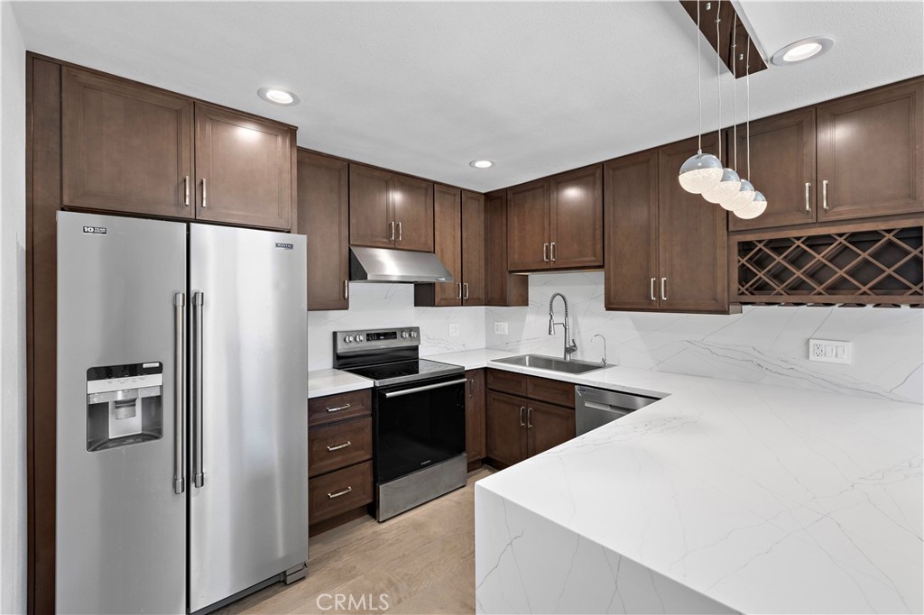 Kitchen - 822 E Borchard Avenue, Santa Ana CA 92707 - photo 1