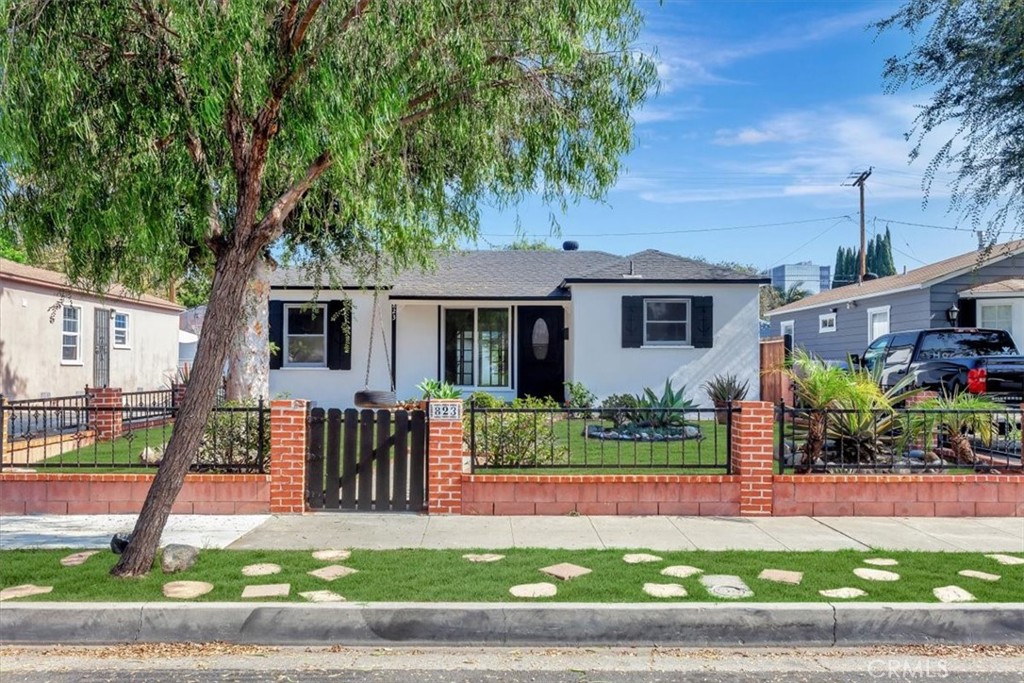 All grass in every photo is virtual. - 823 N Towner, Santa Ana CA 92703 - photo 1