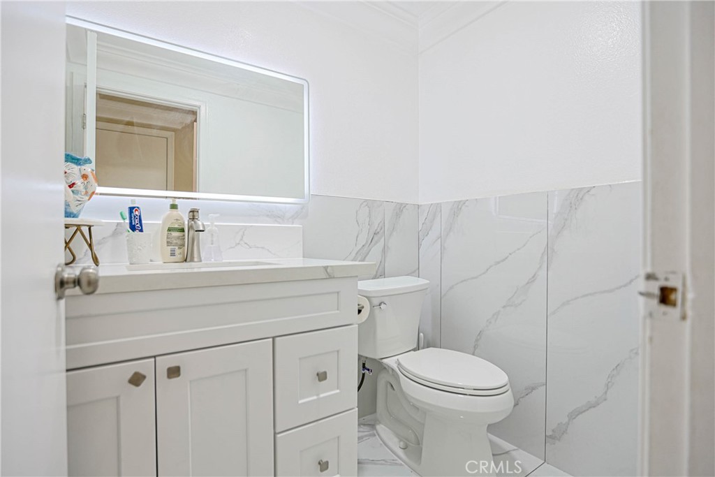 833 Amberwood, Santa Ana CA 92703 - photo 12