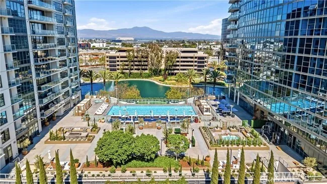 9 Macarthur, Santa Ana