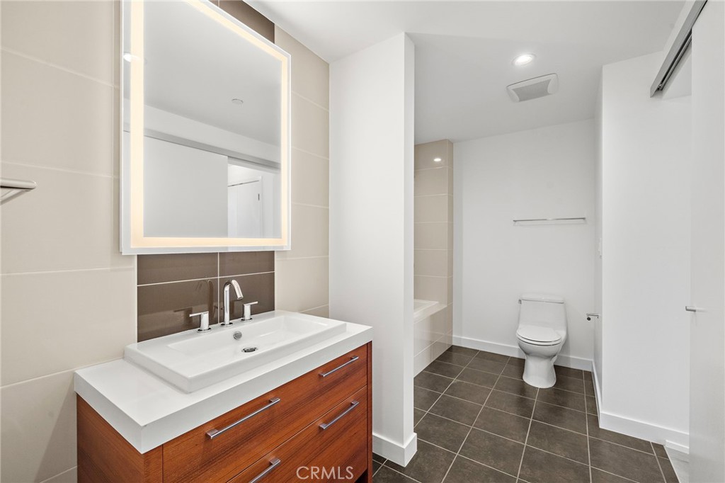 9 Macarthur Place 1102, Santa Ana CA 92707 - photo 30