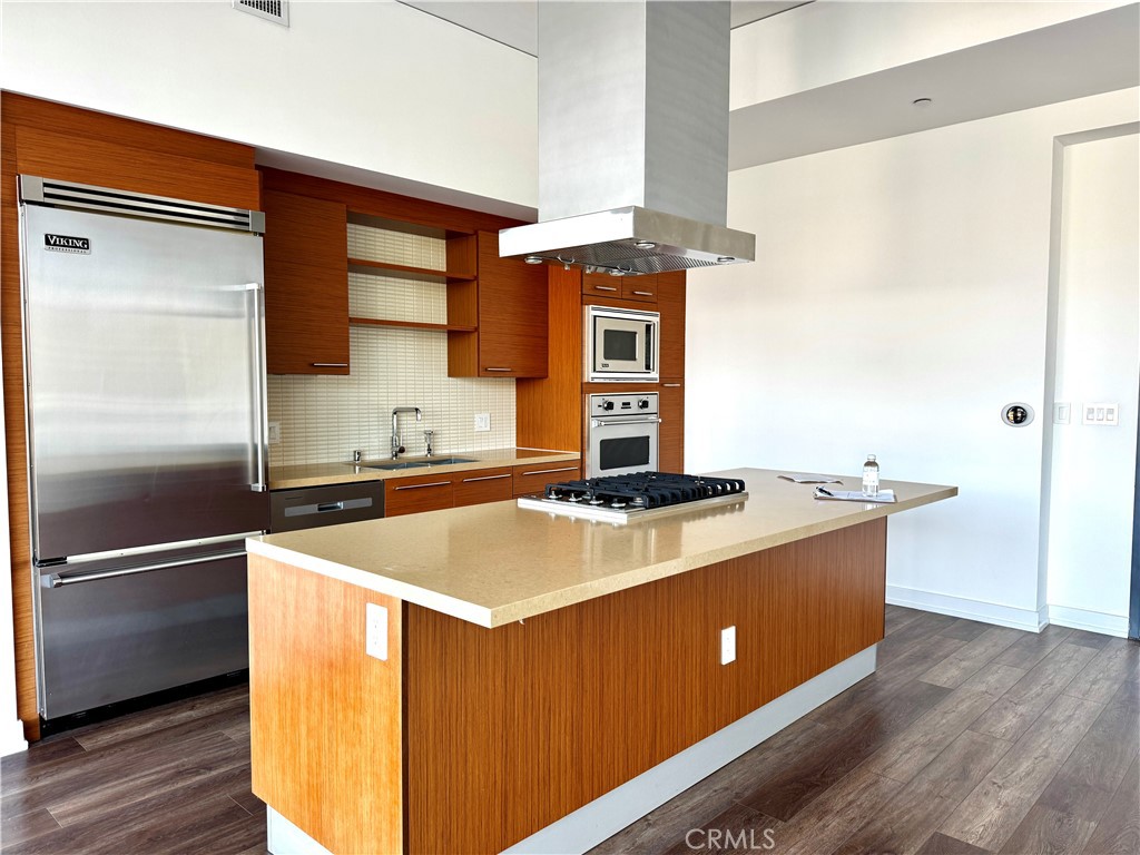 9 MacArthur Place 1402, Santa Ana CA 92707 - photo 2