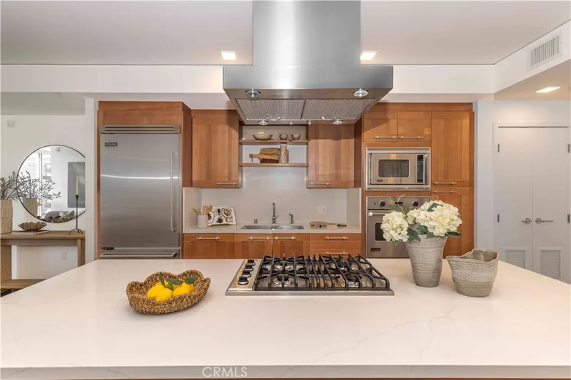 9 MacArthur Place 806, Santa Ana, CA 92707