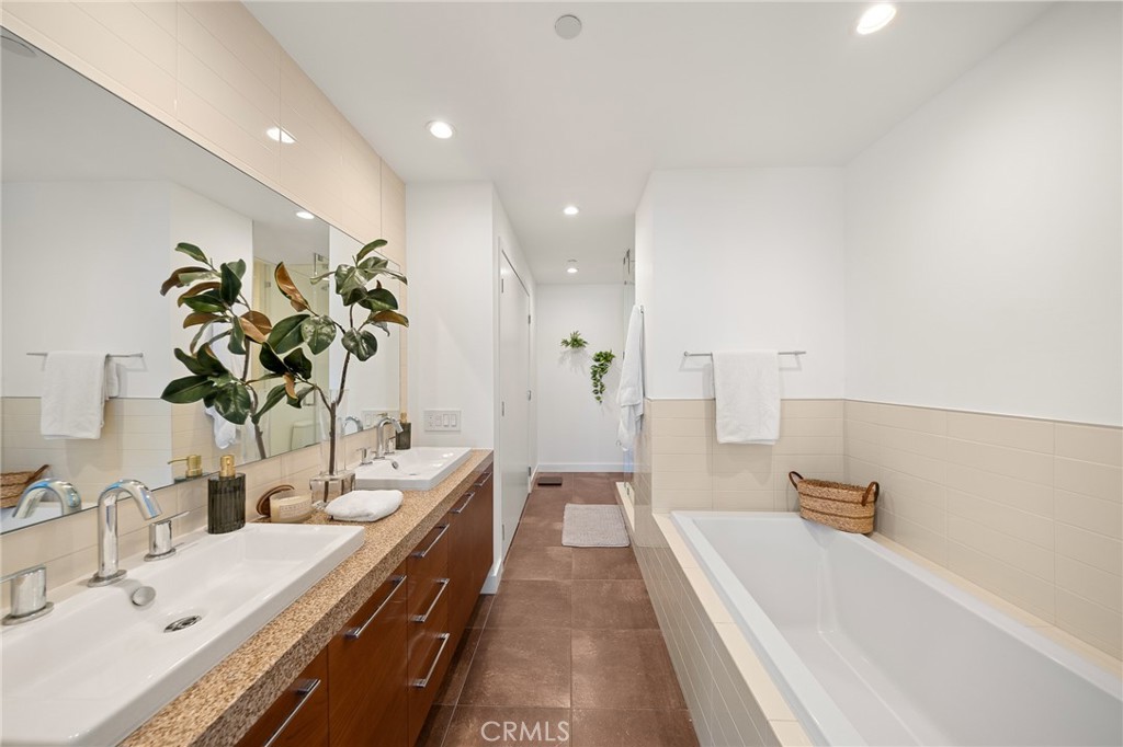 9 MacArthur Place N402, Santa Ana CA 92707 - photo 31