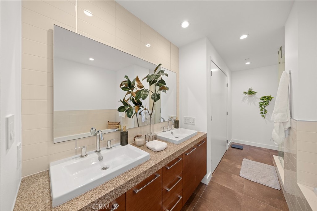 9 MacArthur Place N402, Santa Ana CA 92707 - photo 32