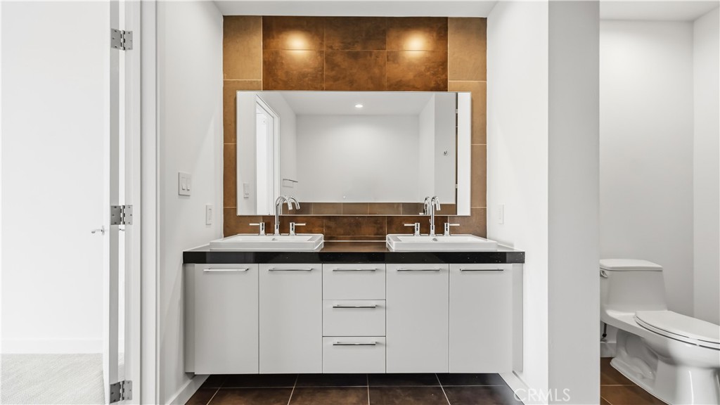 9 MacArthur Place N503, Santa Ana CA 92707 - photo 17