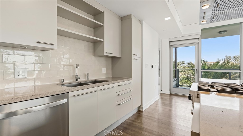 9 MacArthur Place N503, Santa Ana CA 92707 - photo 21