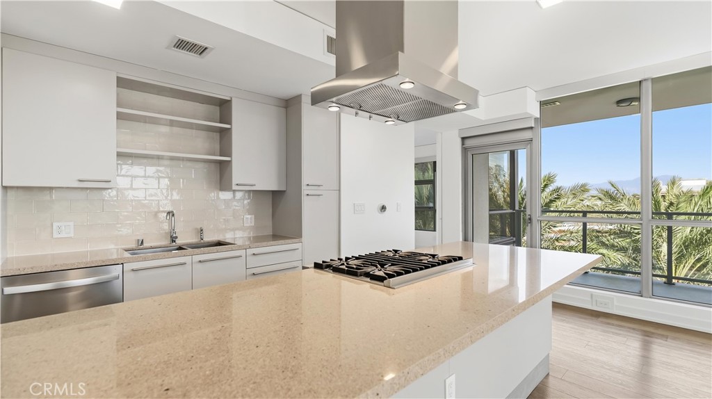 9 MacArthur Place N503, Santa Ana CA 92707 - photo 22