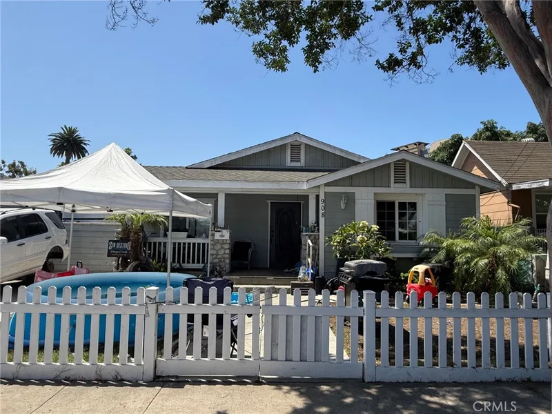 908 E Stafford Street, Santa Ana, CA 92701