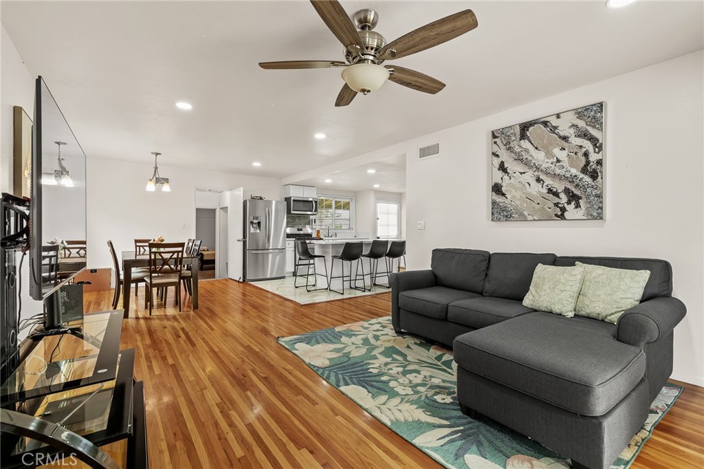 913 S Laurel, Santa Ana CA 92704 - photo 17