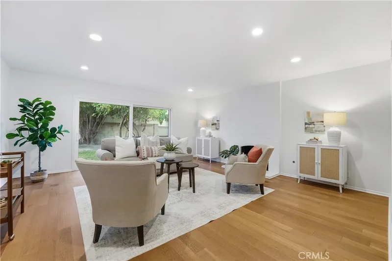 915 S Dennis, Santa Ana, CA 92704