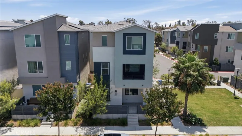 916 E 3RD ST, Santa Ana