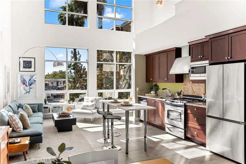 918 E Civic Center Drive, Santa Ana