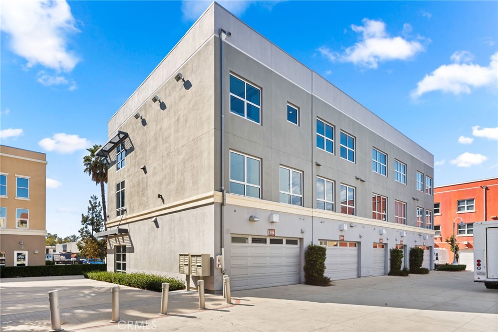 Back and Side View - 918 E Civic Center Drive, Santa Ana CA 92701 - photo 6