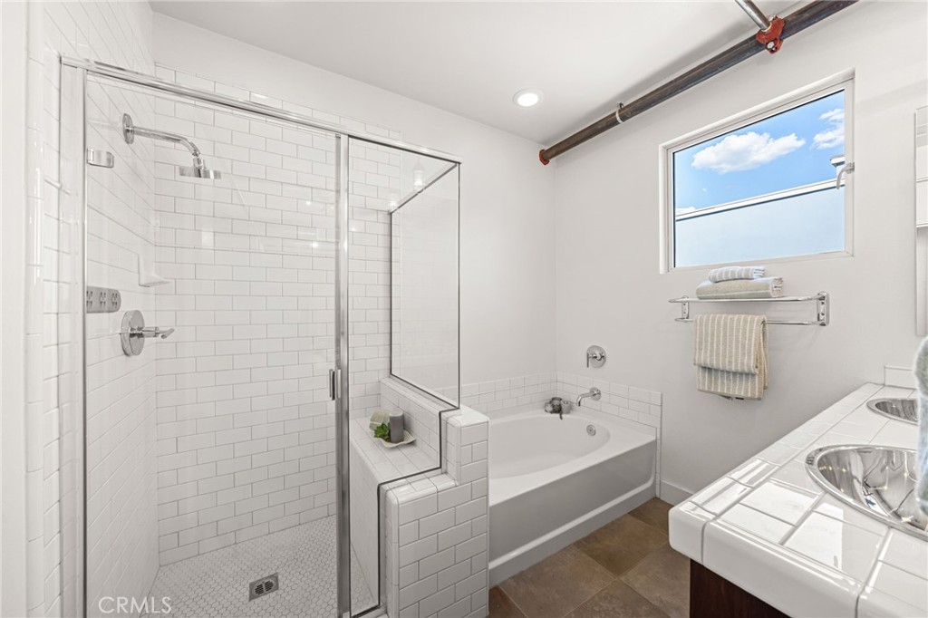 3rd Floor Primary Bathroom - 918 E Civic Center Drive, Santa Ana CA 92701 - photo 36