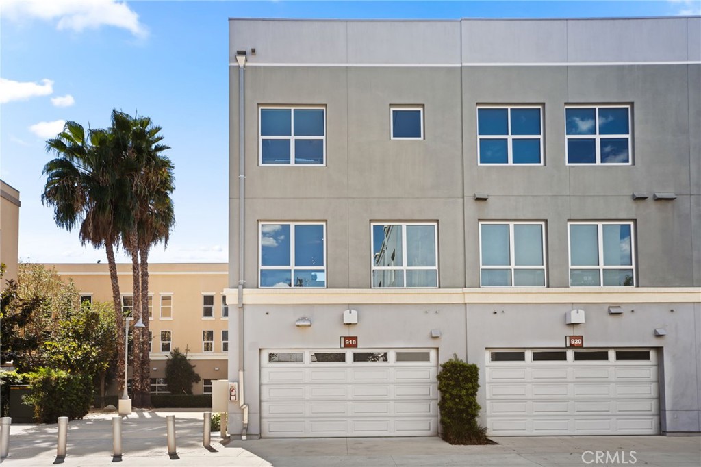 2 Car Garage - 918 E Civic Center, Santa Ana CA 92701 - photo 5