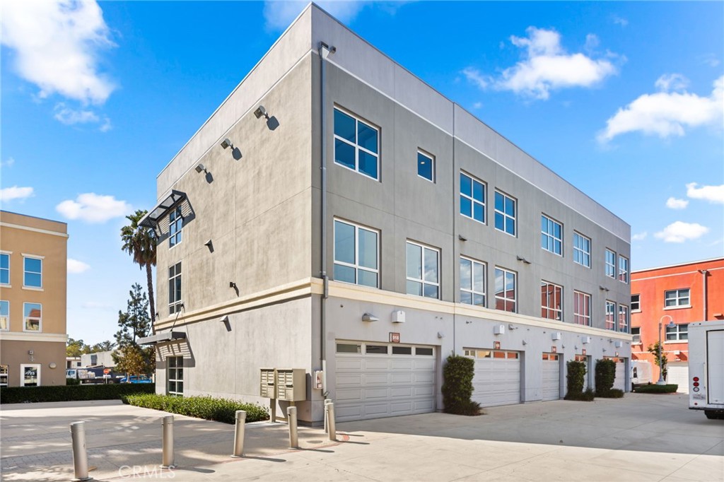 Great Location - 918 E Civic Center, Santa Ana CA 92701 - photo 6