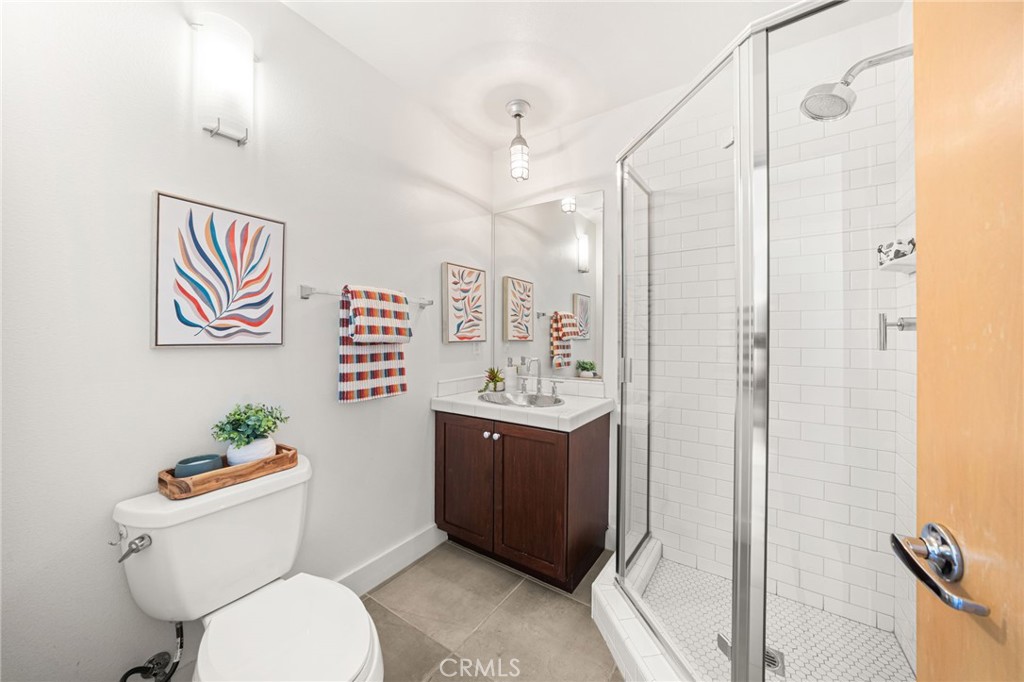 Second Floor Bathroom - 918 E Civic Center, Santa Ana CA 92701 - photo 29