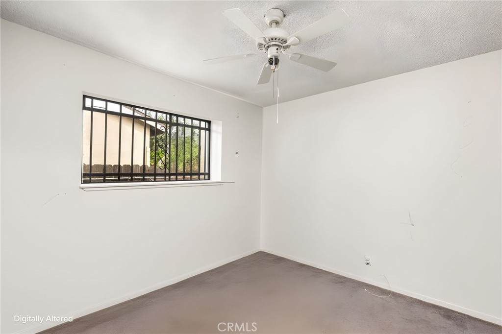 Furniture and belongings digitally removed - 927 S Laurel, Santa Ana CA 92704 - photo 32