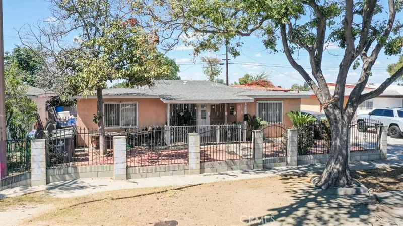 932 FairWay Drive, Santa Ana, CA 92703