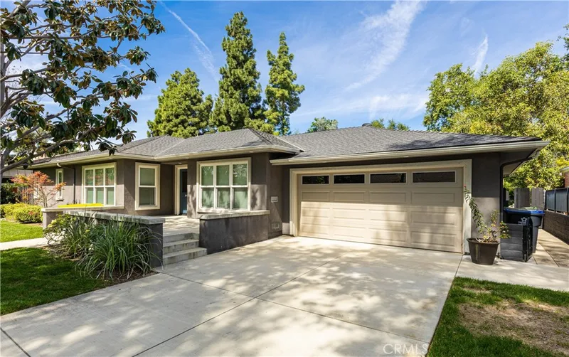 933 W Riviera Dr., Santa Ana, CA 92706