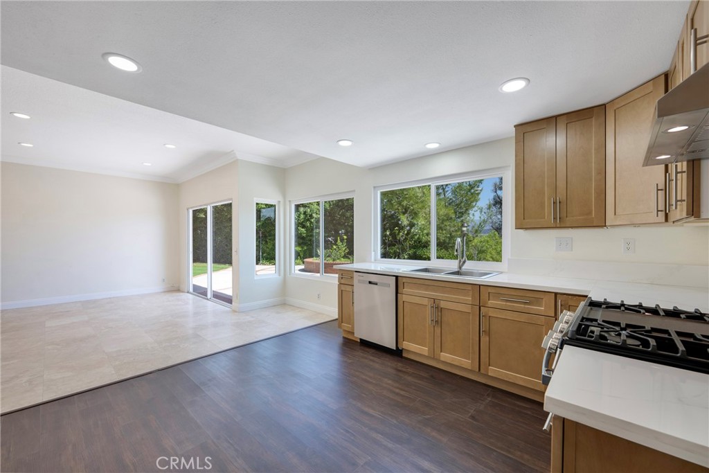9821 Sunrise Lane, Santa Ana CA 92705 - photo 14