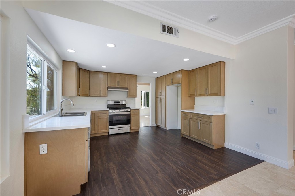 9821 Sunrise Lane, Santa Ana CA 92705 - photo 16