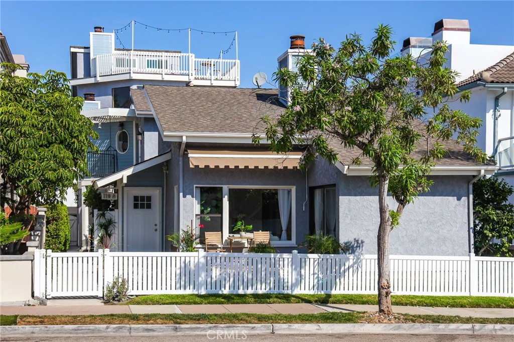119 second street Seal Beach in Orange County. - 119 2nd Street, Seal Beach CA 90740 - photo 1