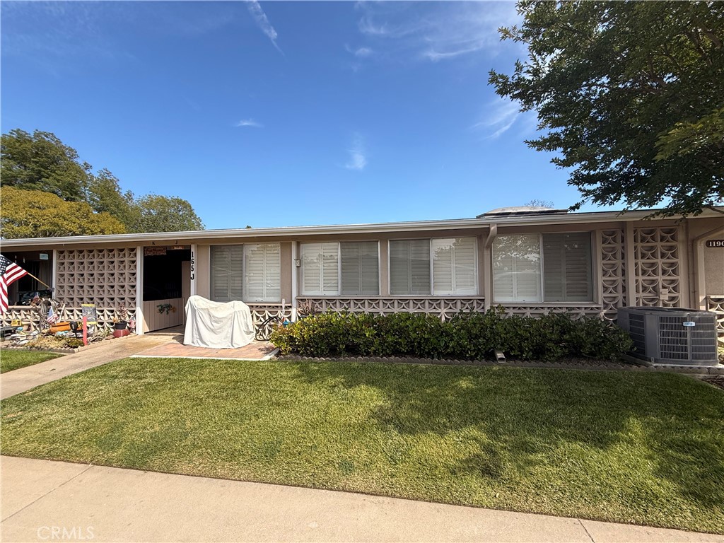 1190 Northwood 165J, Seal Beach CA 90740 - photo 1