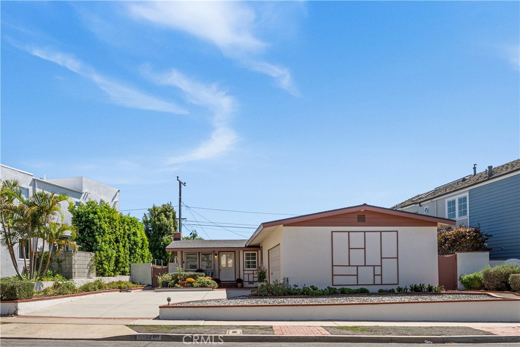 Premium area at the Top of The Hill on an 6,240 sq.ft. lot over-sized lot. - 1200 Catalina Avenue, Seal Beach CA 90740 - photo 2