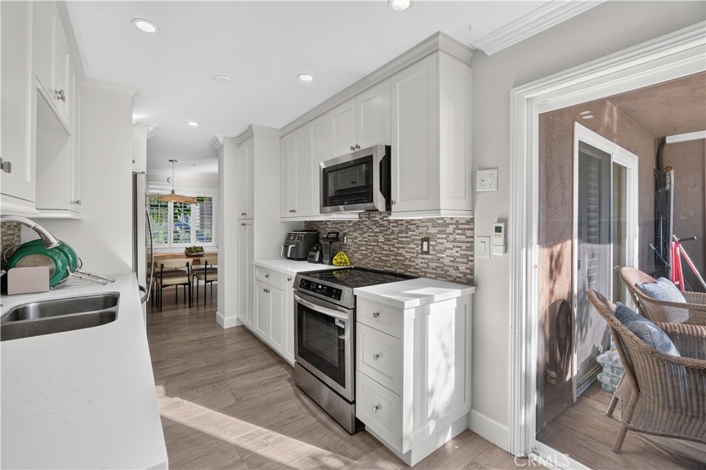Access to the patio from the kitchen through sliding glass door. - 12200 Montecito Road B112, Seal Beach CA 90740 - photo 8