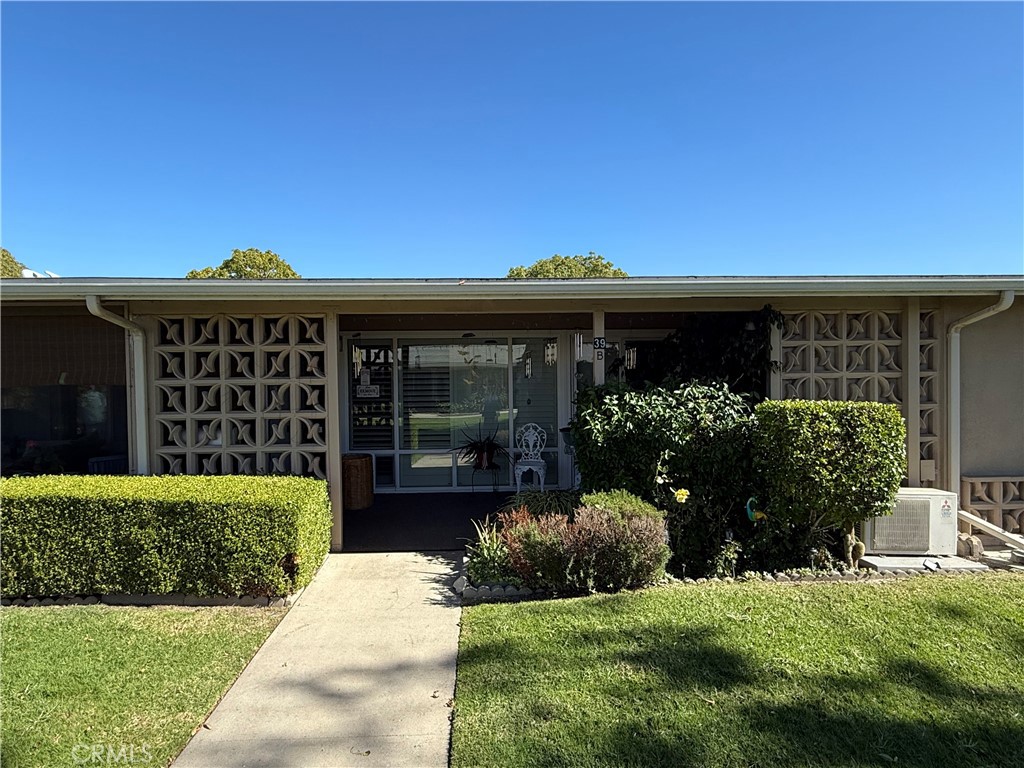 1260 Knollwood Rd., M4-39B, Seal Beach CA 90740 - photo 1