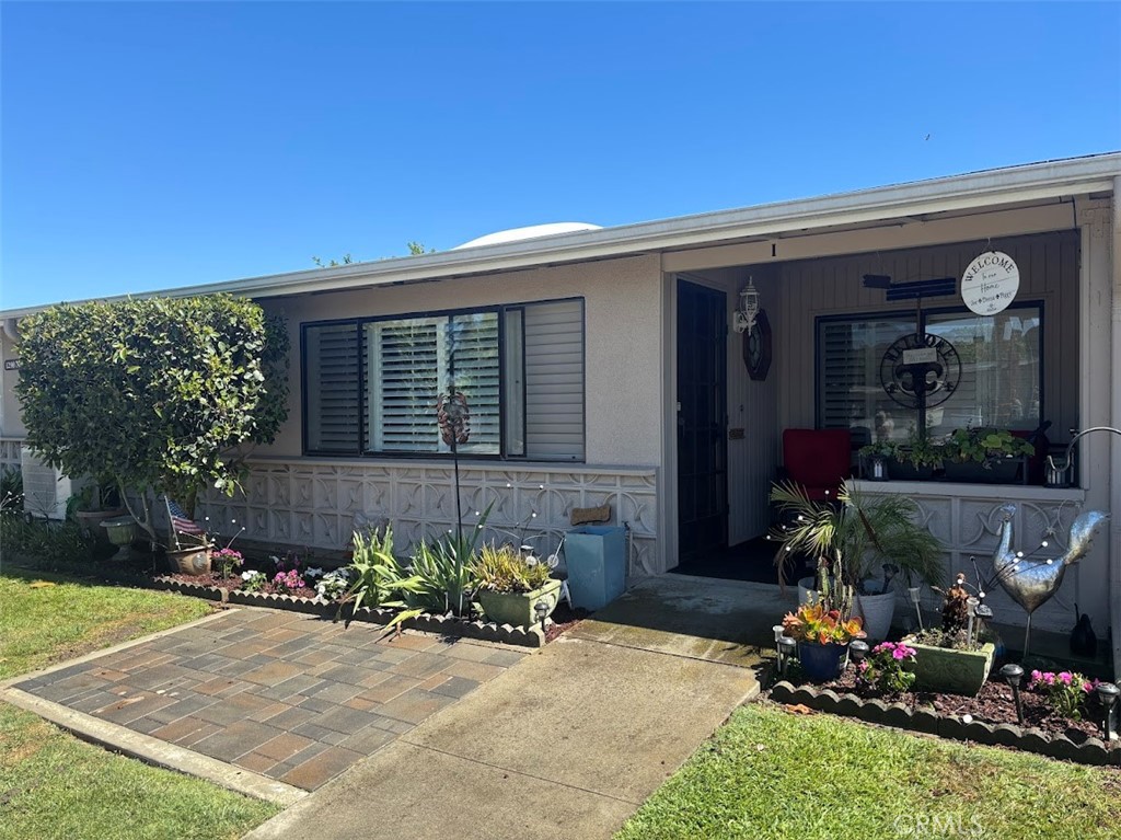 1290 Northwood Road 161i, M7, Seal Beach CA 90740 - photo 1