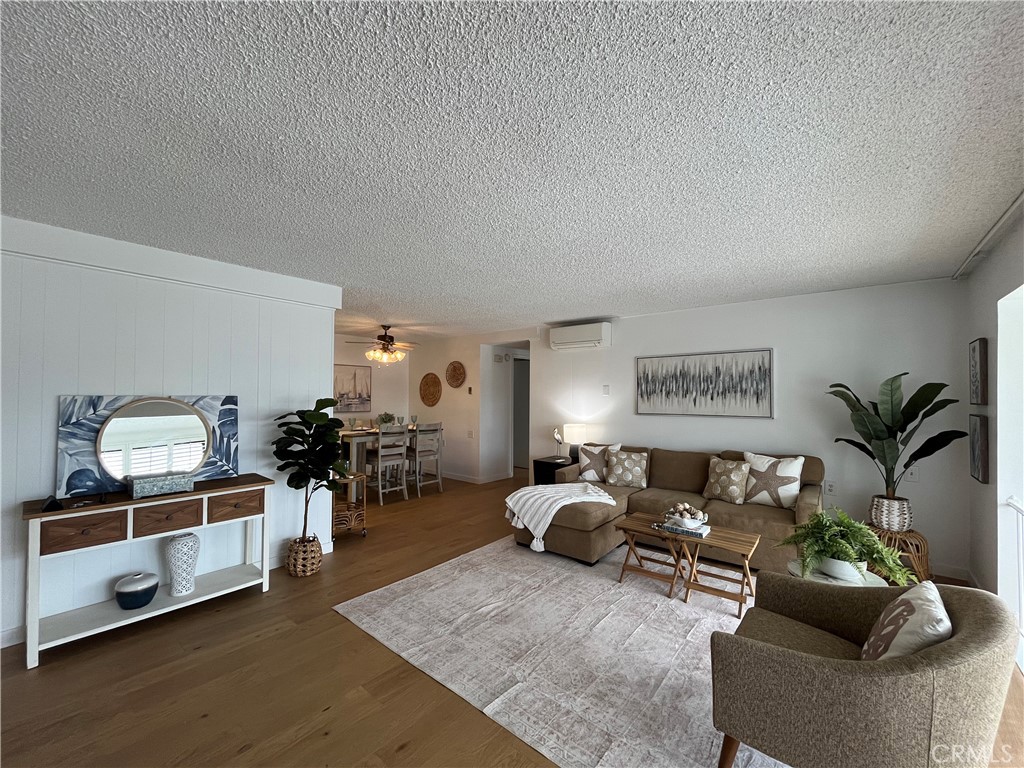 Spacious Lining Area - 13200 Del Monte Dr., M15-23N, Seal Beach CA 90740 - photo 4