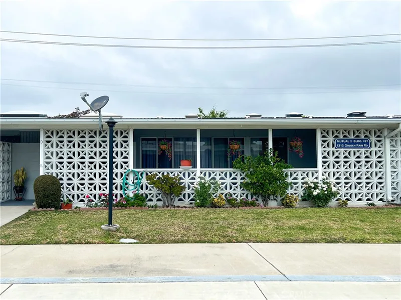 1321 Golden Rain Rd., M2-67D, Seal Beach, CA 90740