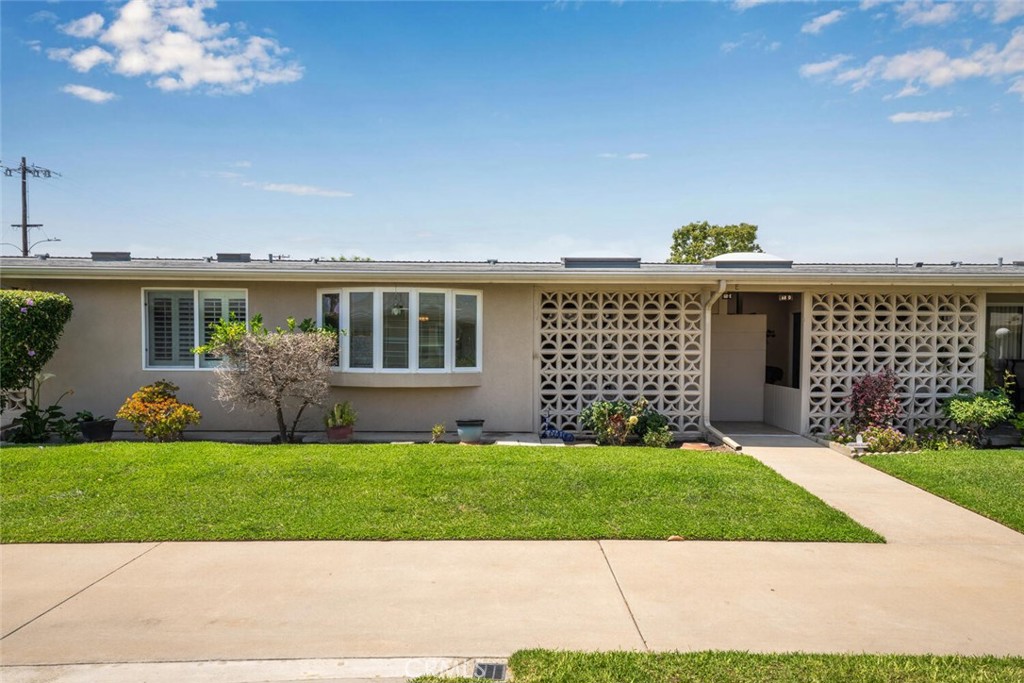 13350 St. Andrews Drive 68E M12, Seal Beach CA 90740 - photo 1