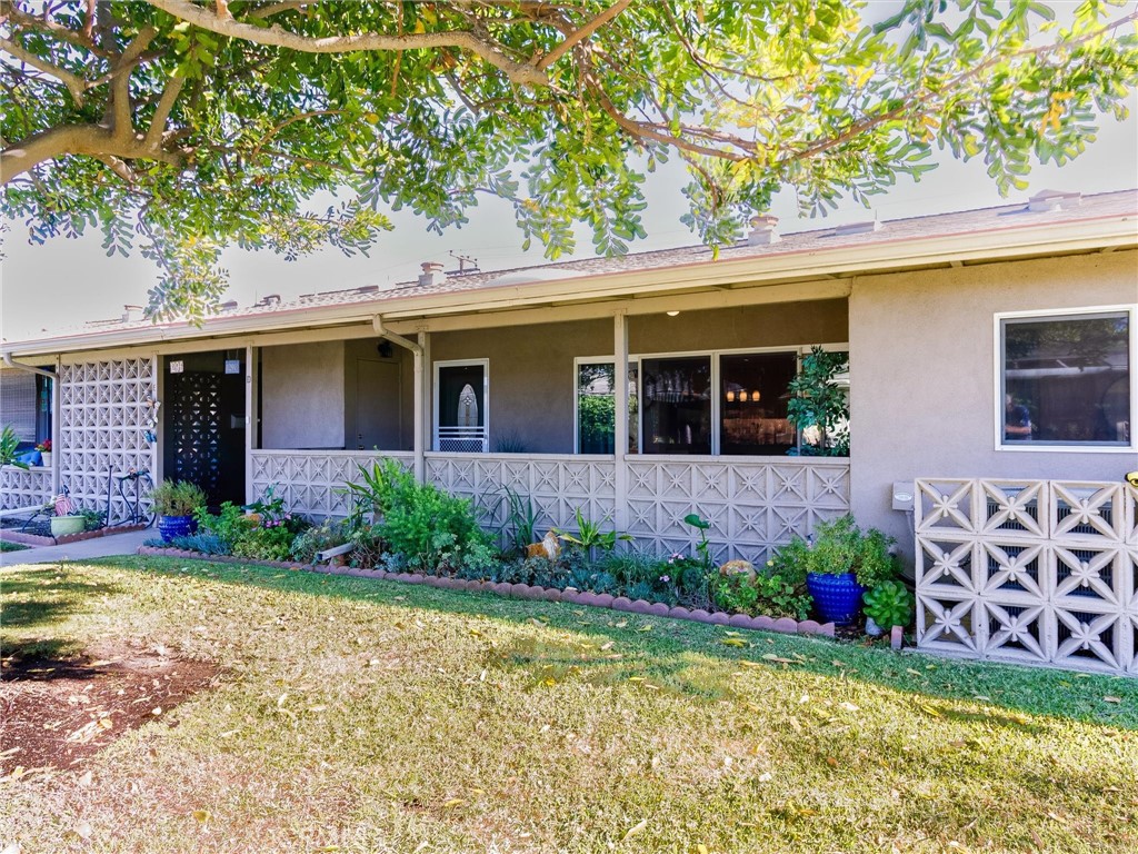13361 St Andrews Drive 129-D, Seal Beach CA 90740 - photo 2