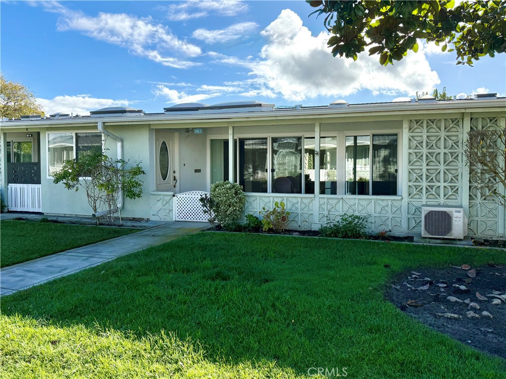 13500 Wentworth Lane 121J, Seal Beach CA 90740 - photo 1