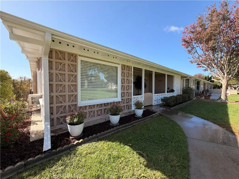 13560 Medinac Lane 102 L, Seal Beach, CA 90740