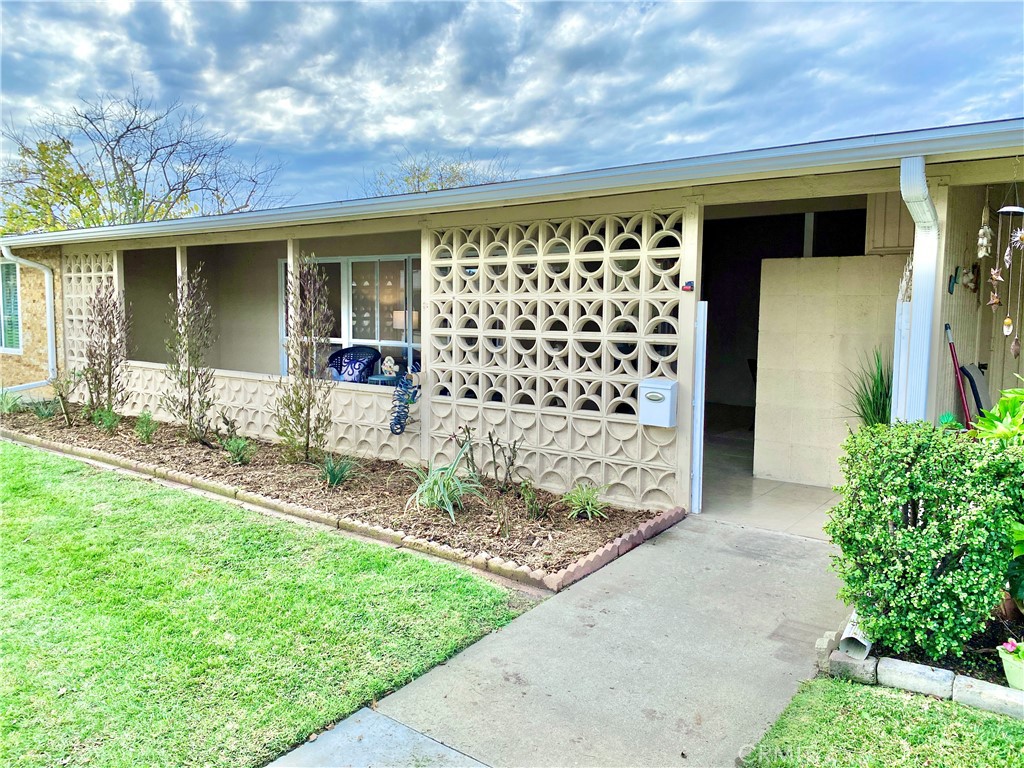 Private entrance to this unit. - 13581 Medinac Ln M5-71E, Seal Beach CA 90740 - photo 1