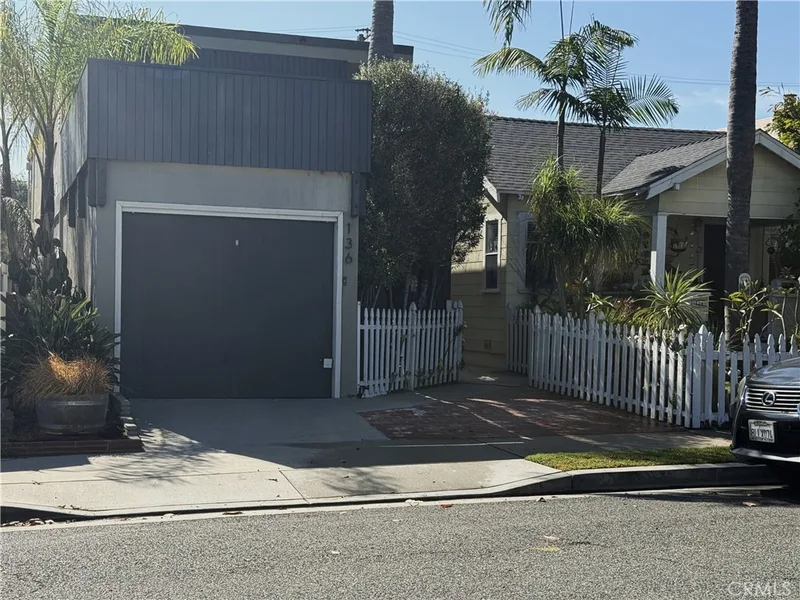 136 11th, Seal Beach, CA 90740