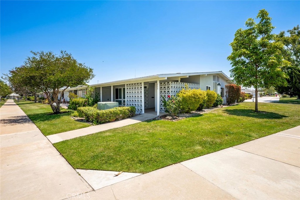 13641 Alderwood Lane 35G, Seal Beach CA 90740 - photo 1