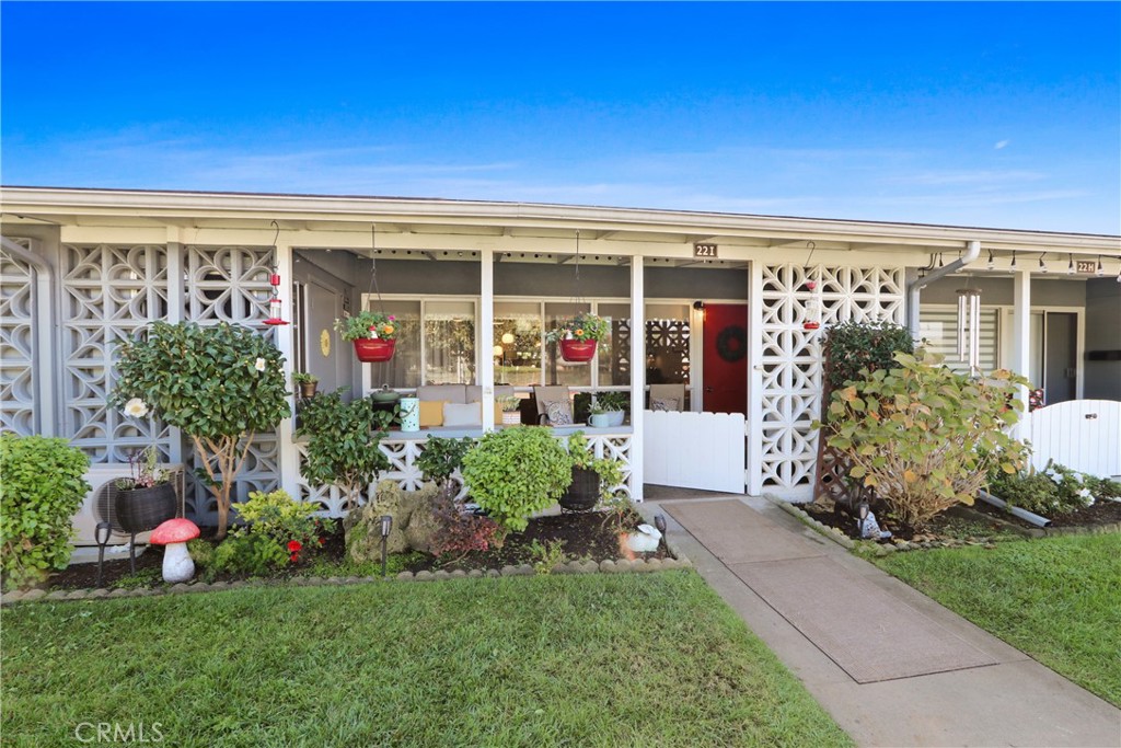 13660 Annandale Drive 22i M1, Seal Beach CA 90740 - photo 1