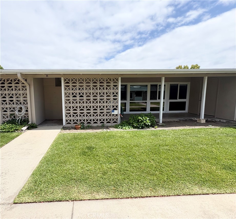 1371 Oakmont Rd. M7-150B, Seal Beach CA 90740 - photo 1