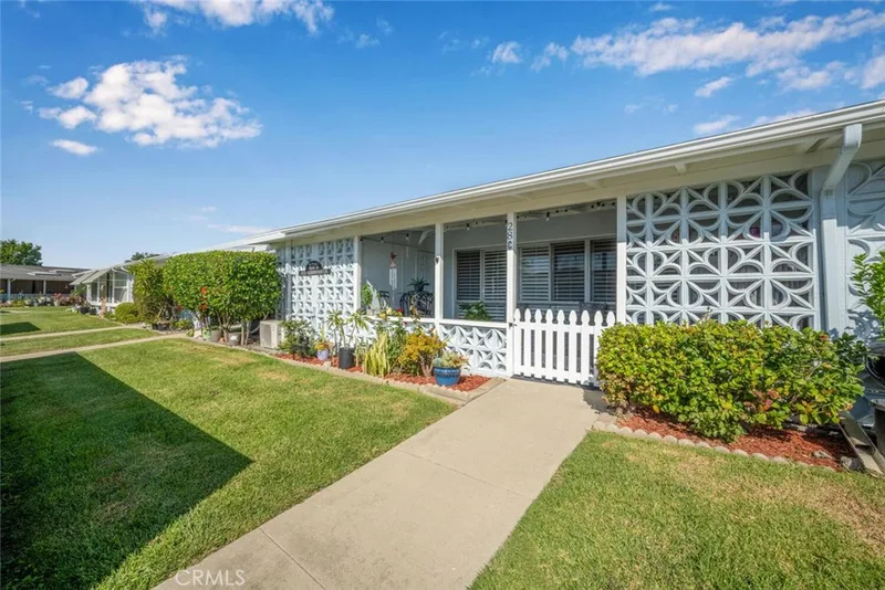 13721 Alderwood Lane 28C, Seal Beach, CA 90740