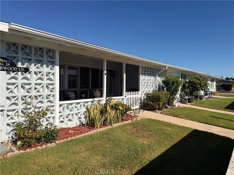 13721 Alderwood Lane 28C, Seal Beach