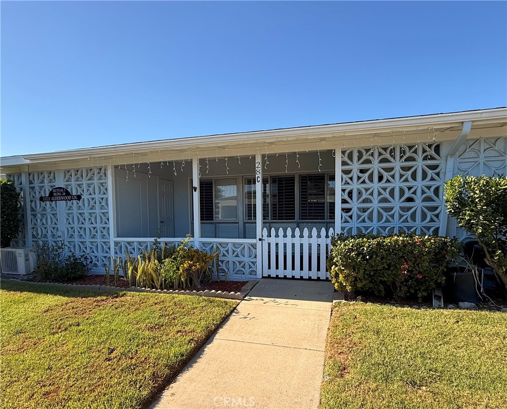 13721 Alderwood Lane 28C, Seal Beach CA 90740 - photo 2