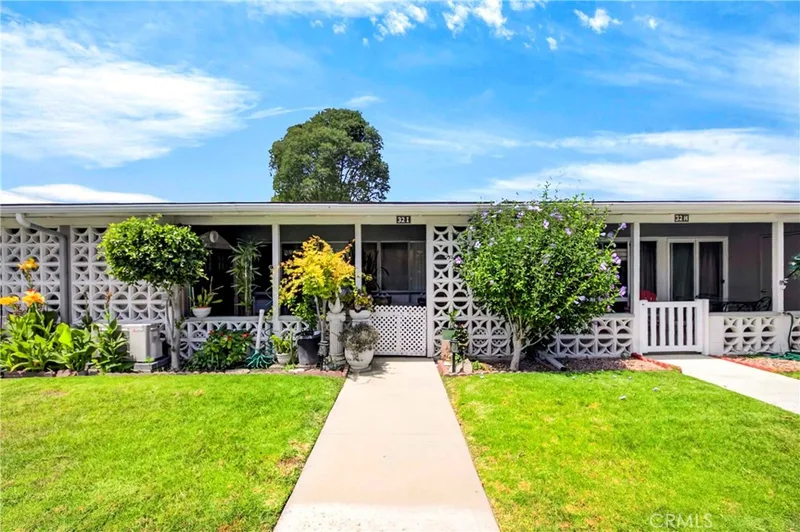 13730 Annandale Drive 32-I, Seal Beach