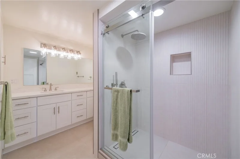 13902 Thunderbird 8J, Seal Beach, CA 90740